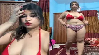 Bra panty mai ladki banai apni selfie video